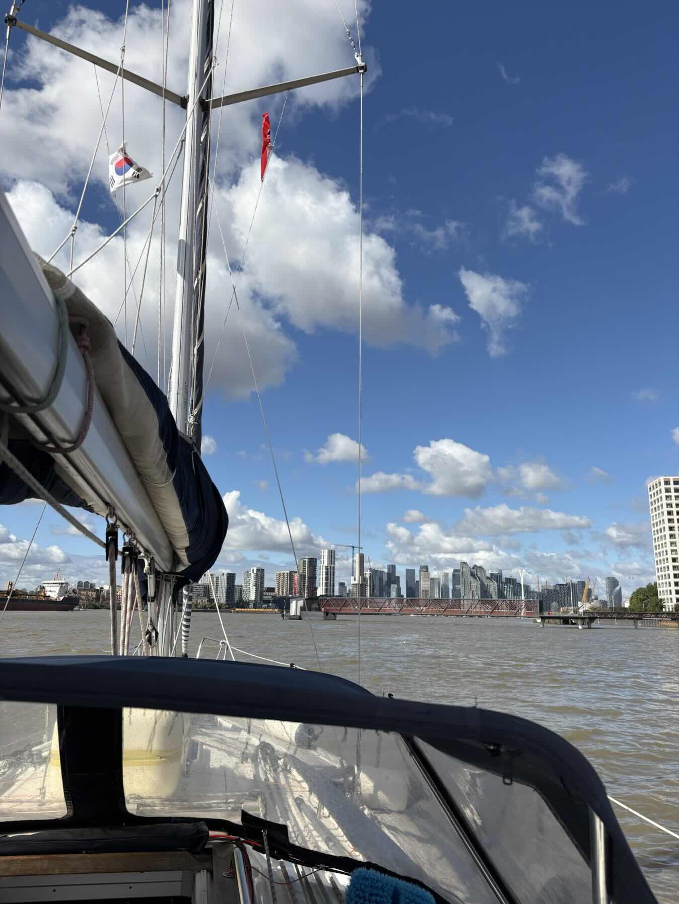 Up to the Thames, London_D2CC8EA9-0DD0-41BF-A0F2-DAF1DF560120