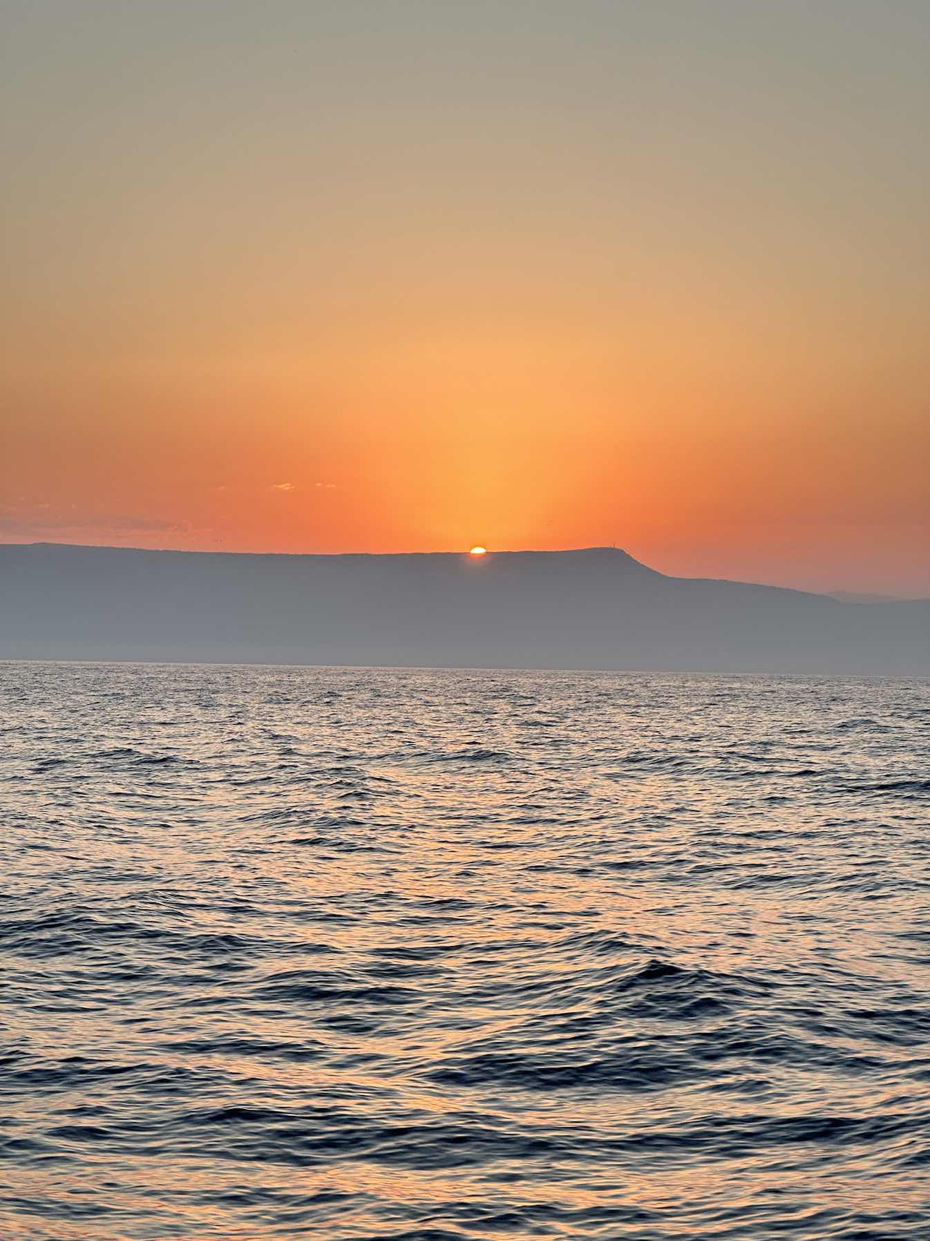 05:00 Fuel run -> Relaxing in a bay all day ⛽️🏊‍♂️_FF97584A-AC53-49B2-8AD0-8D185589E9F3