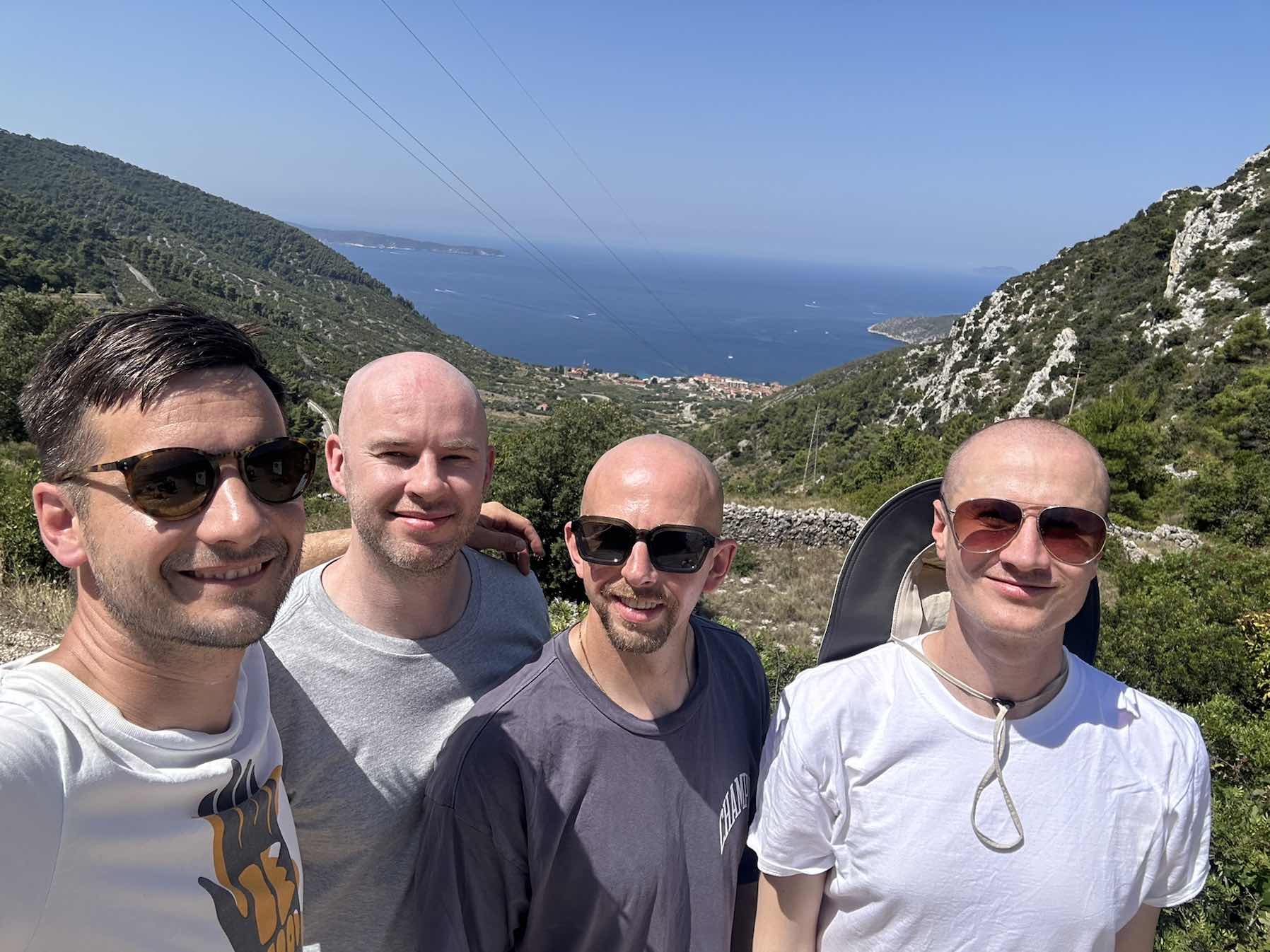 Vis Tour - 🛵🏝️🍷🐙🎥🎞️_13C60CC3-39D1-4618-BB5D-53EE76DDF1BA