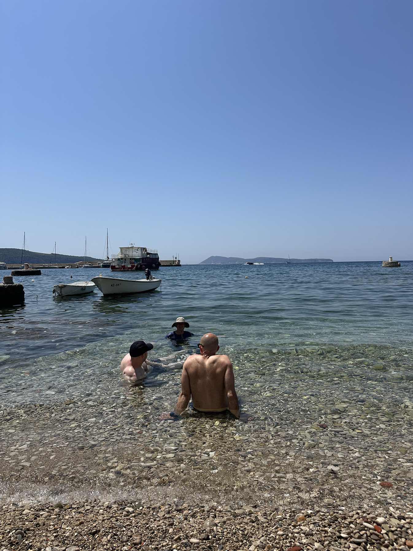 Vis Tour - 🛵🏝️🍷🐙🎥🎞️_AE0550E4-C2AE-45BF-8304-E635BCB063FC
