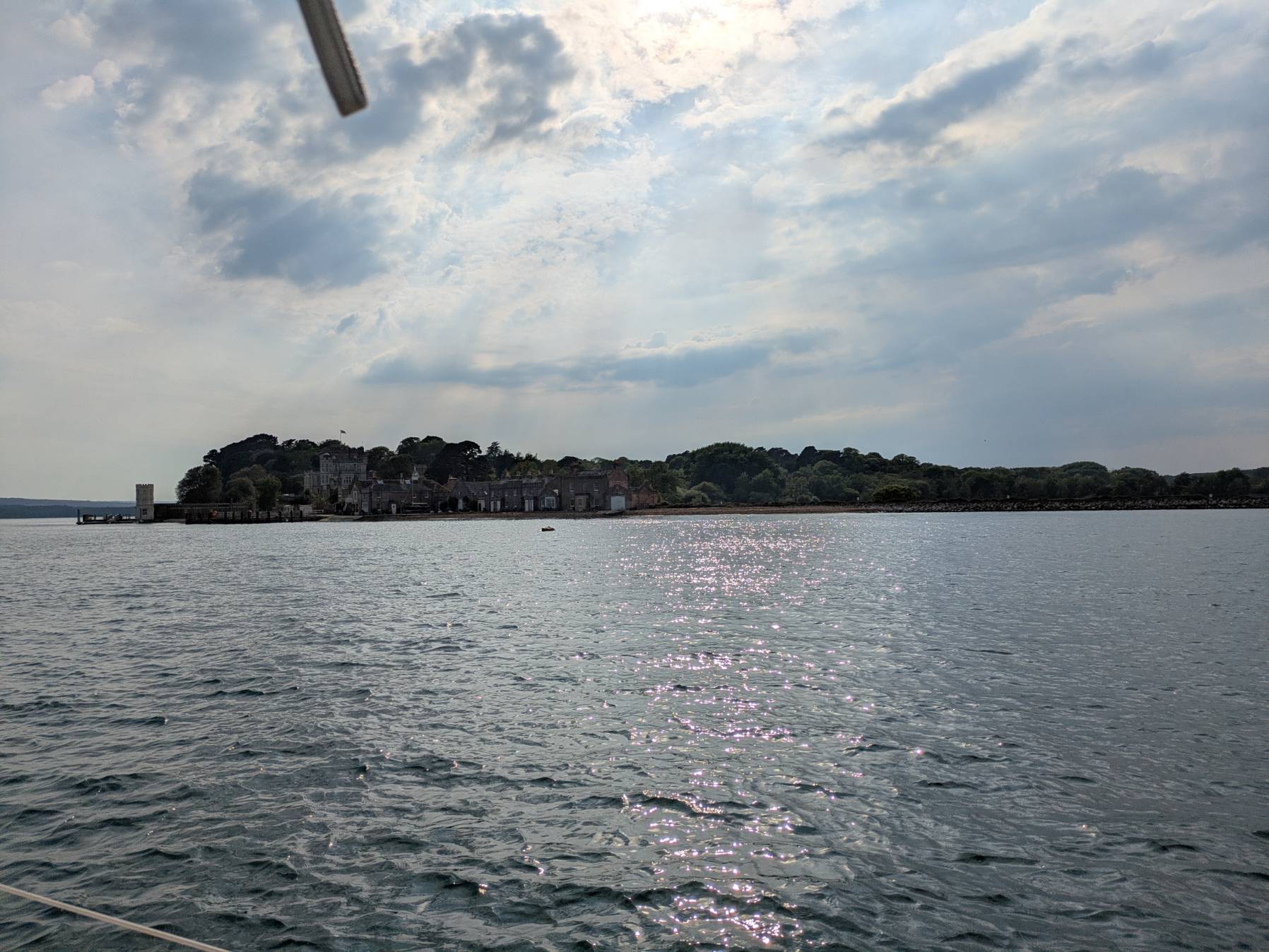 Light breeze harbour sail_0FA885D5-0450-4C9F-9445-5787DED350E3