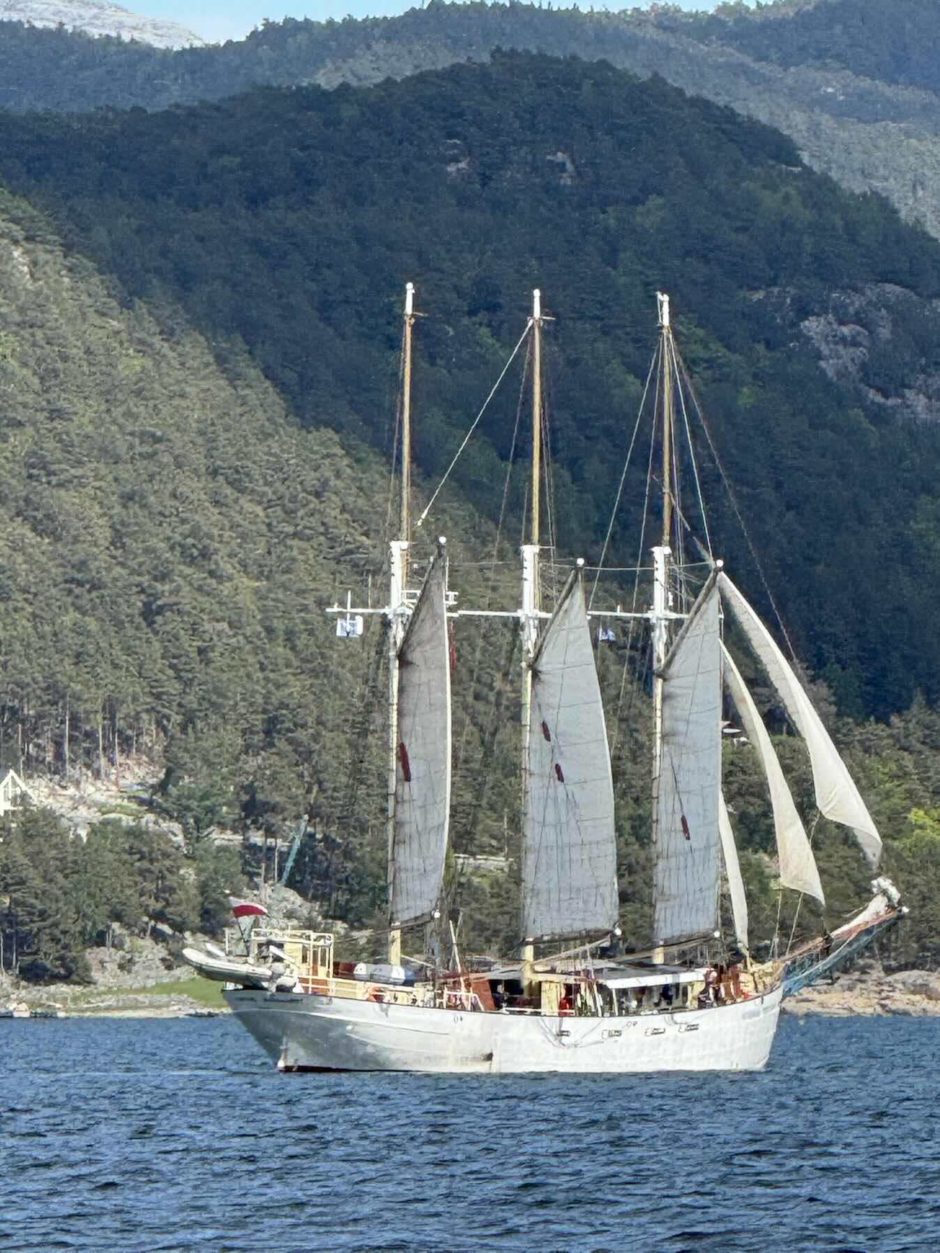 Voyage_E8EF21EF-6FB0-44C2-BCD3-F29C34F0DA75
