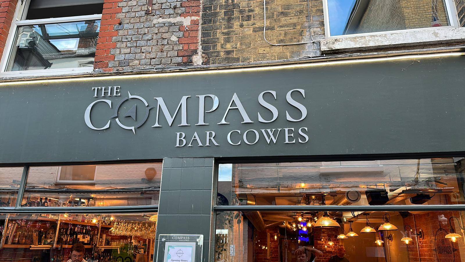 cowes_80FF836E-A530-4524-B962-00C9ECC84EAA