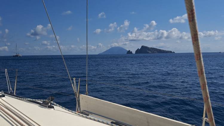 Volcano, Porto di Ponente_9BF20250-DA63-4CE9-8AC2-12FAA4D92394