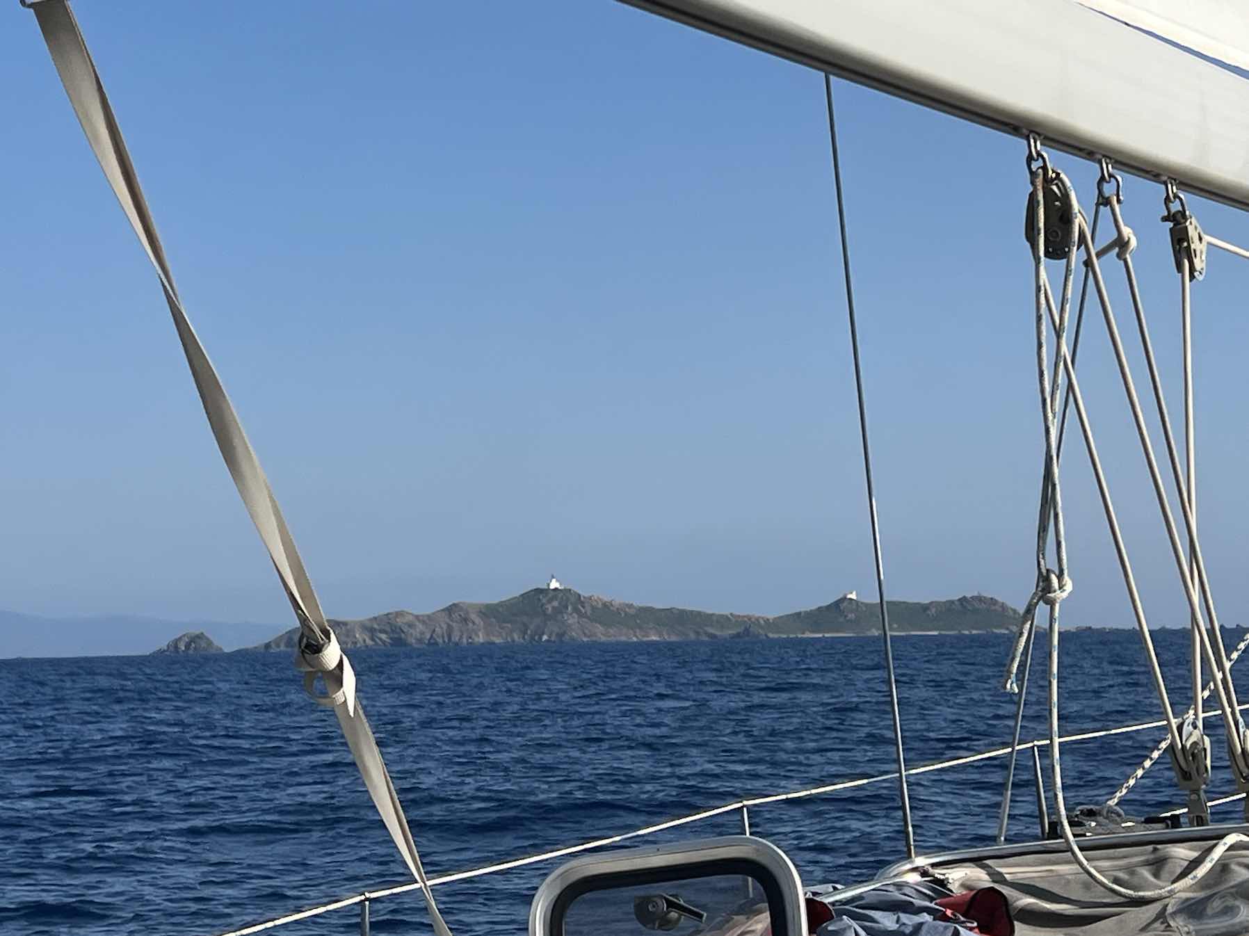 Gentle motor sail _0D5031BB-23A2-43E2-8F60-526CD8F9583D