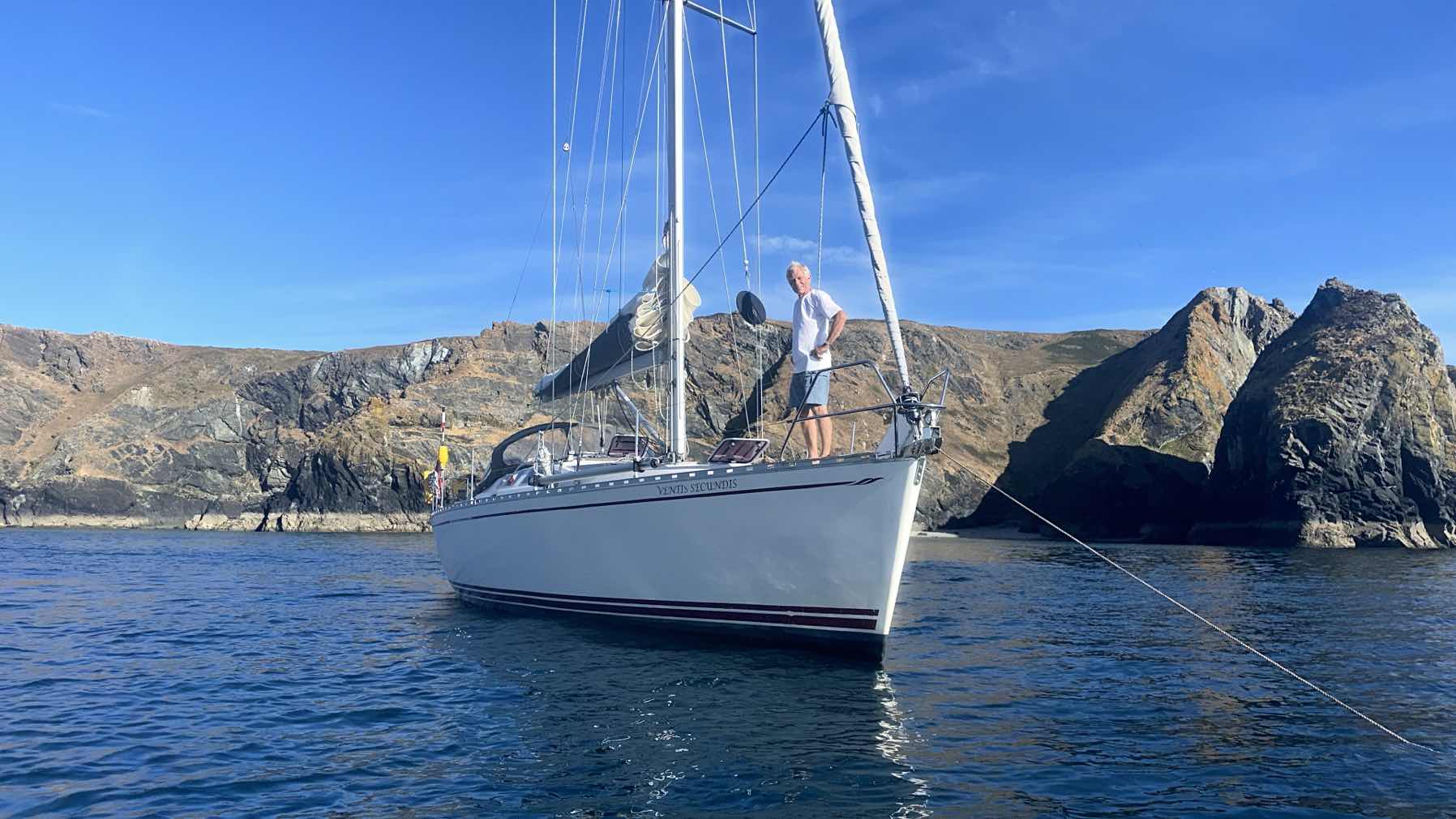 Sail from Eastern Isles in Scilly to Mullion Cove just east of the Lizard , anchored ⚓️ dinghy ashore and had beers at Mullion Cove hotel _8B5DCD3A-2B70-45CE-9F60-C0D3946E5946