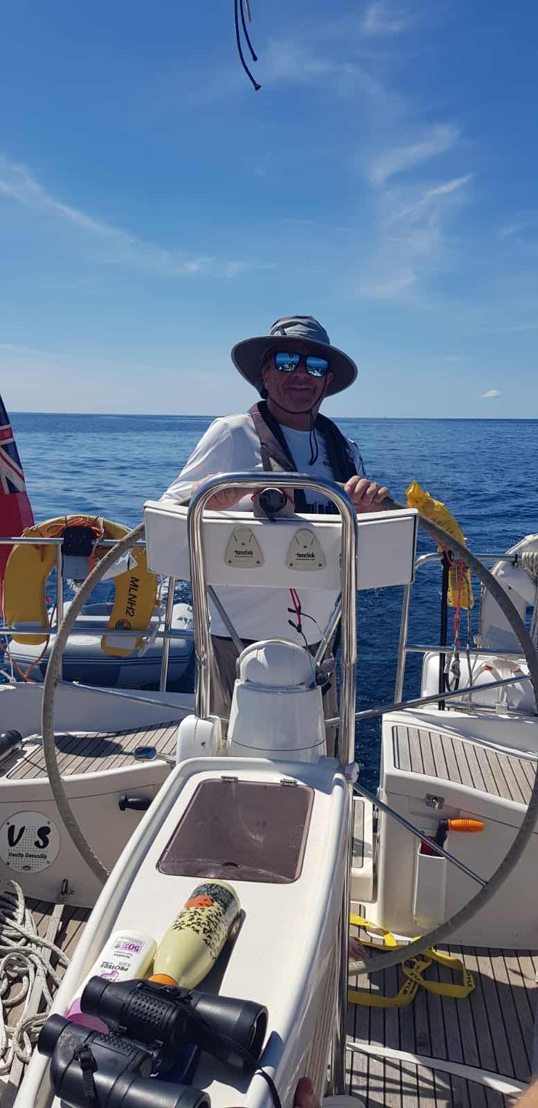 Sail from Eastern Isles in Scilly to Mullion Cove just east of the Lizard , anchored ⚓️ dinghy ashore and had beers at Mullion Cove hotel _B2D32310-F98B-4188-BBF0-7739CA5DBE40