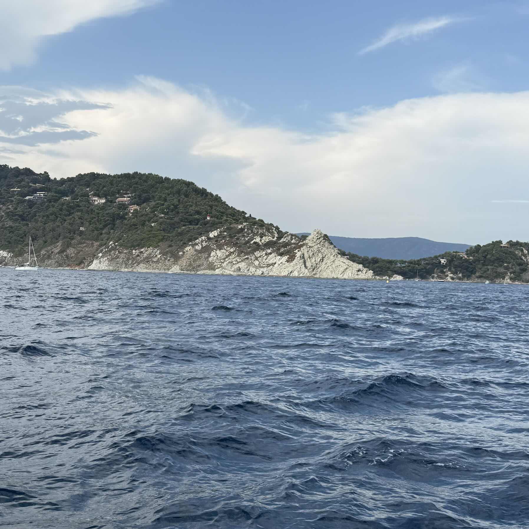 Voyage_C66A19A5-3BDB-4493-A622-54B0C0F74650