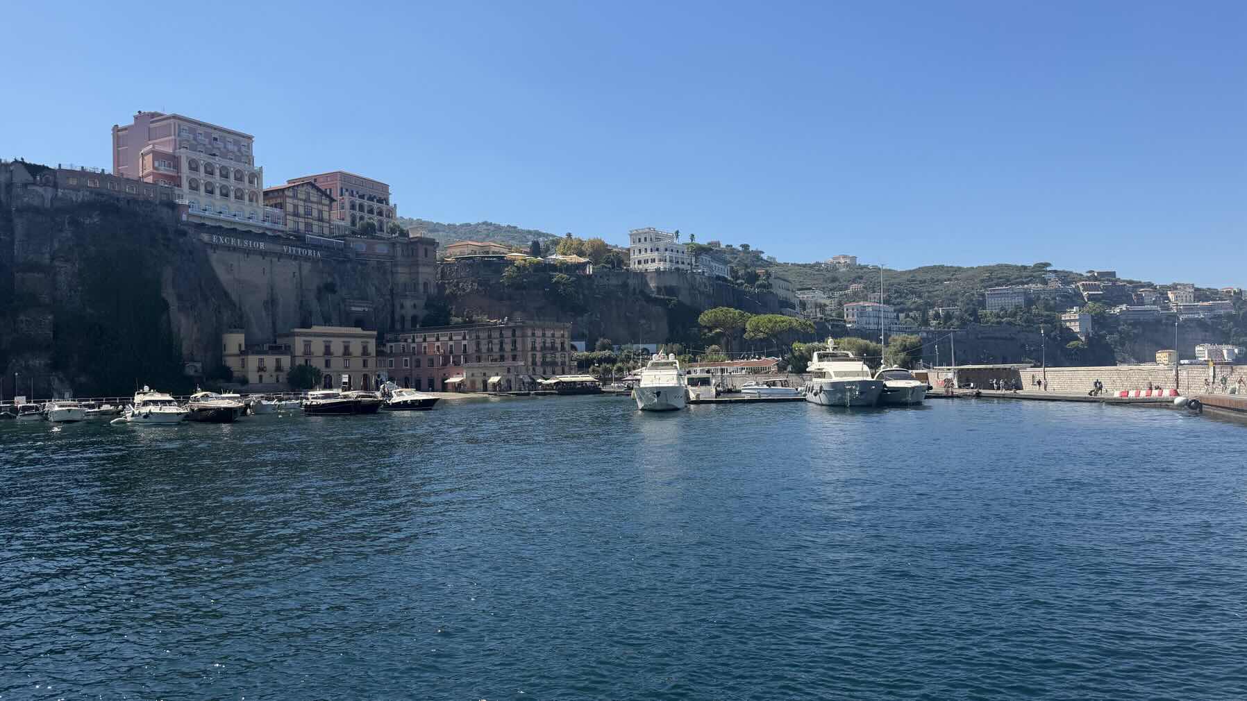 Sorrento to Positano for lunch _B111BBF2-53AF-4536-8C4F-0FED562B0D08