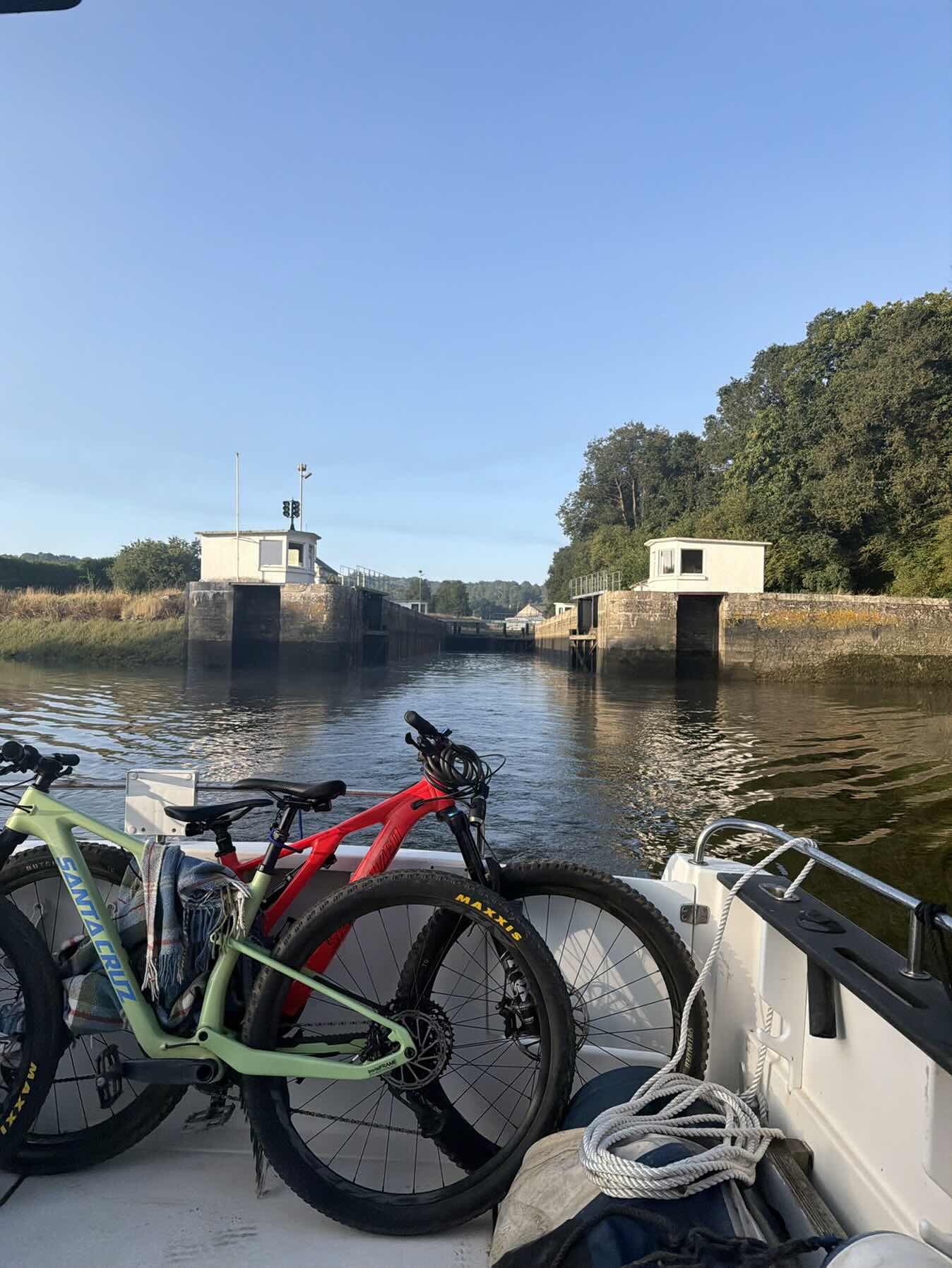 Port de Pontrieux thru lock, to Lezardrieux holding pontoon _26BF2C8C-B351-4182-967F-B2950D2636D9