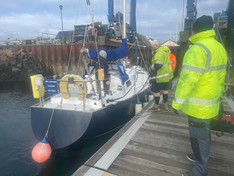 Voyage photo from Sapphire Rival 32 Lift