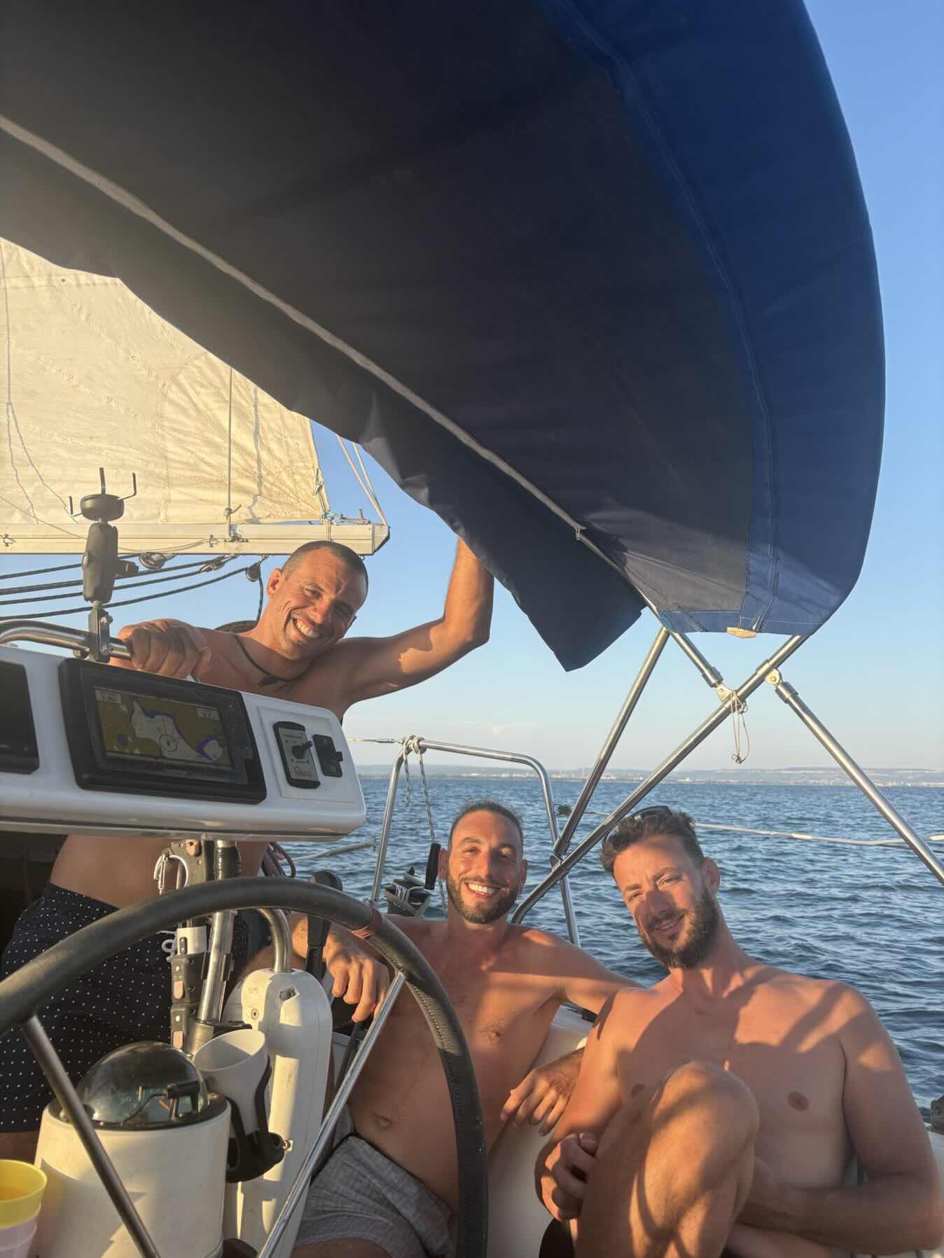Jet ski visit from Akim 🤣_06F70629-5F9B-4CA8-A355-1216CFC01D76