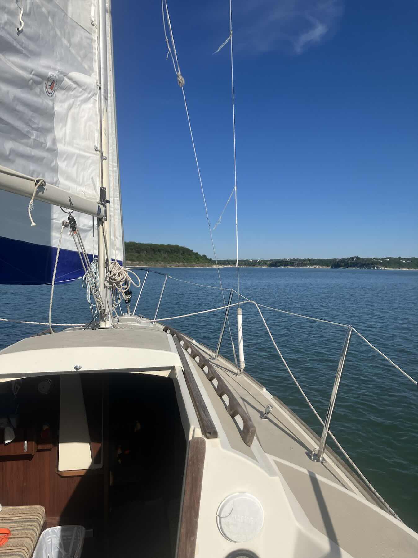Sailing solo_5125A191-7962-46DE-B4F8-BC0E39A2F99D
