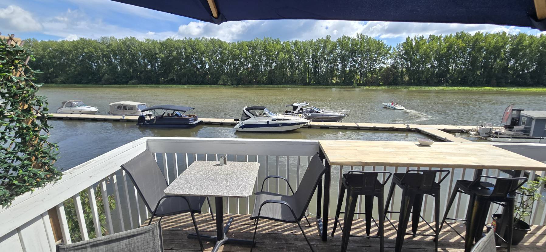 après une nuit calme direction resto ce midi._44DA9452-C3CA-4C01-9762-75C42D91C605