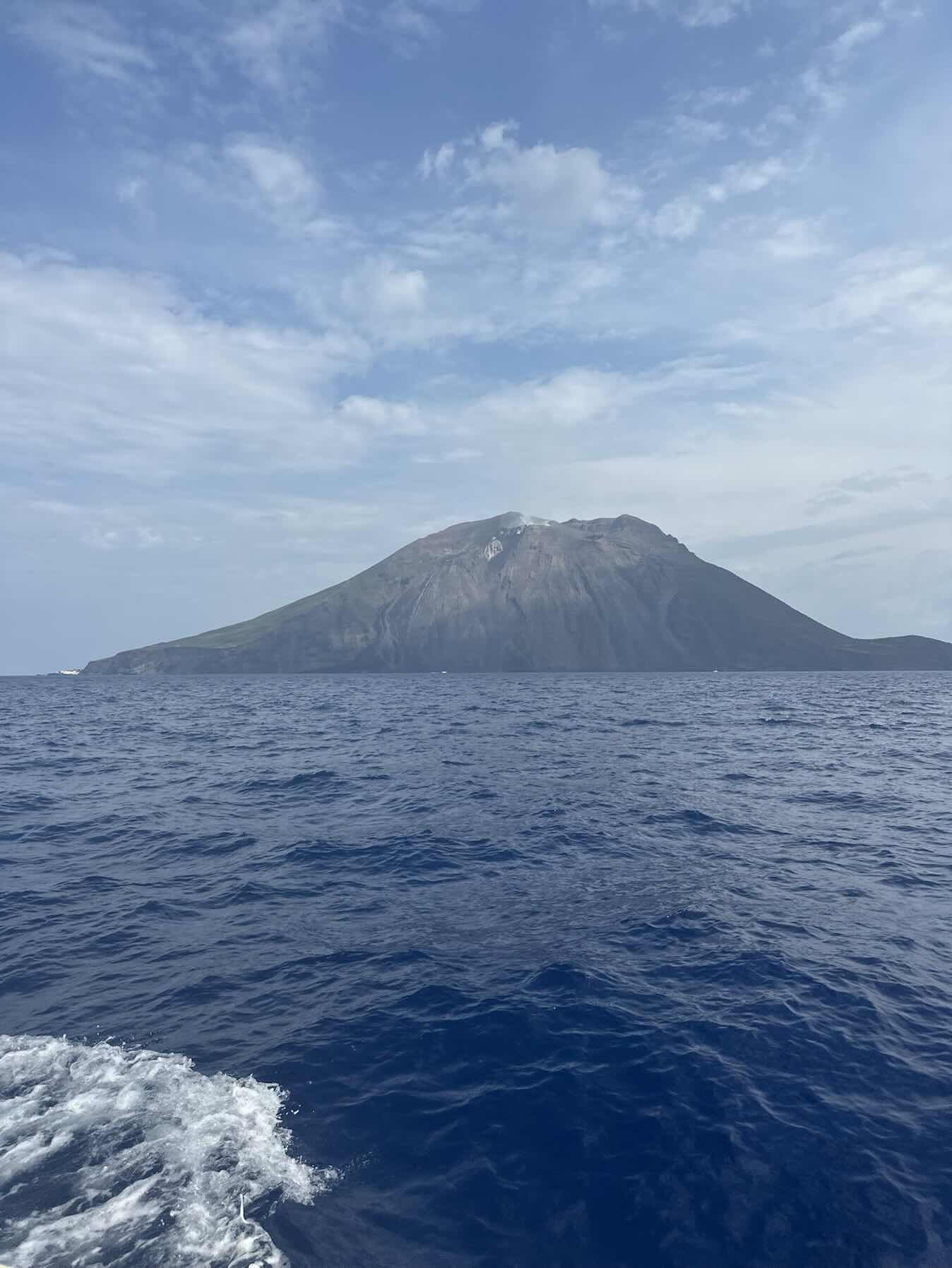 Gentle sail to Salina_ADD85577-8CEA-466B-9E36-DDFA3CAFBAFF
