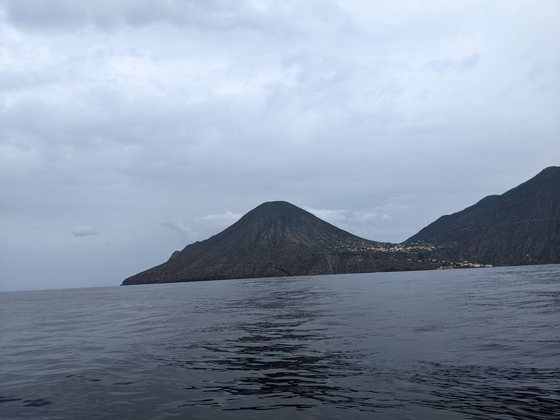 Sunrise slip to Lipari 🌅_2443870E-5056-471B-BA15-C5F7C182B2E8