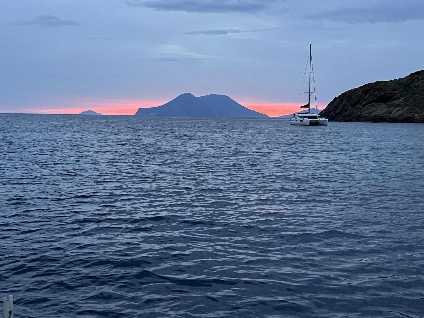 Sunrise slip to Lipari 🌅_0889DD44-2AC6-4DF5-AD65-07AA5D7D366E