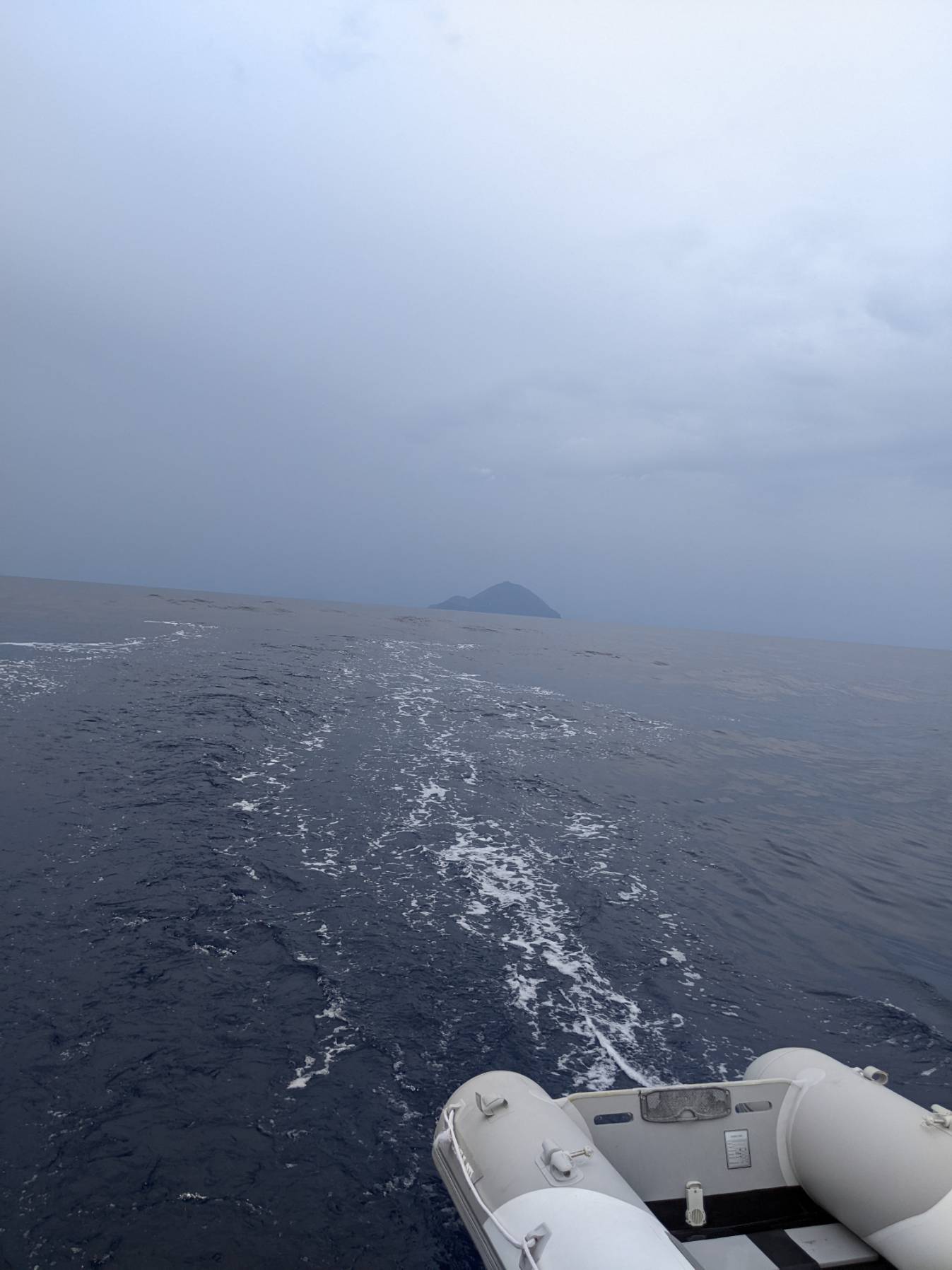 Sunrise slip to Lipari 🌅_609CA60B-26AB-4B44-8F44-4DFD537B8025