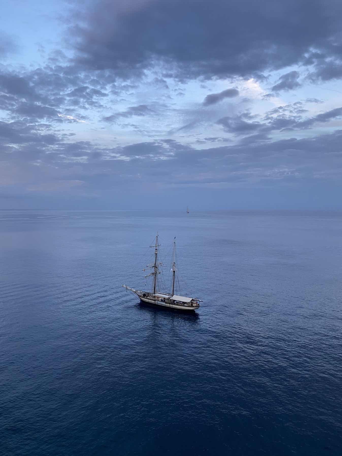 Sunrise slip to Lipari 🌅_FAC0288D-CF9D-45C3-B54D-0581C2C9C4C1