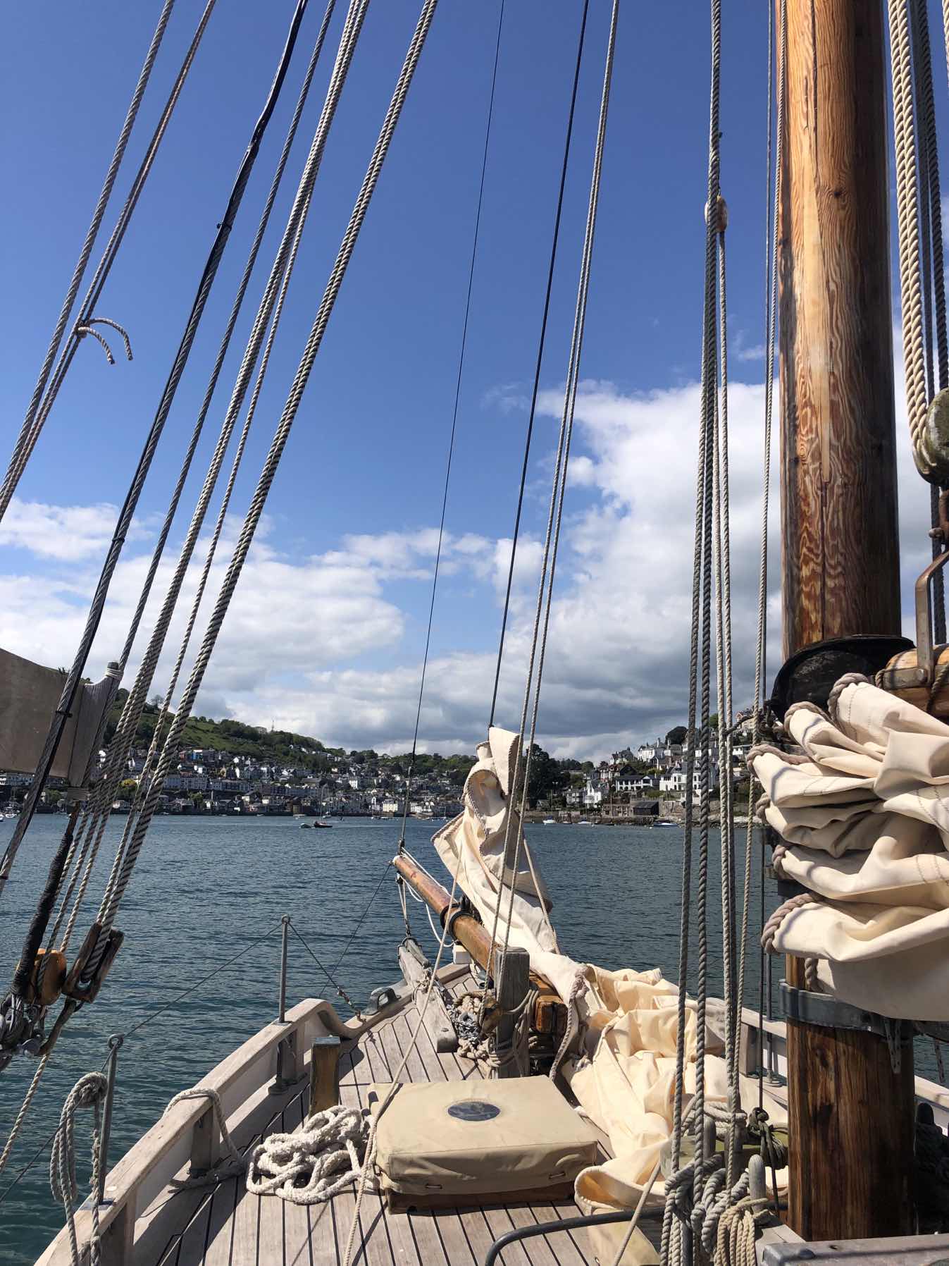 Dartmouth on a classic gaff rig 🤩_280F5C7A-455B-4A42-840B-66D65E19ECAE