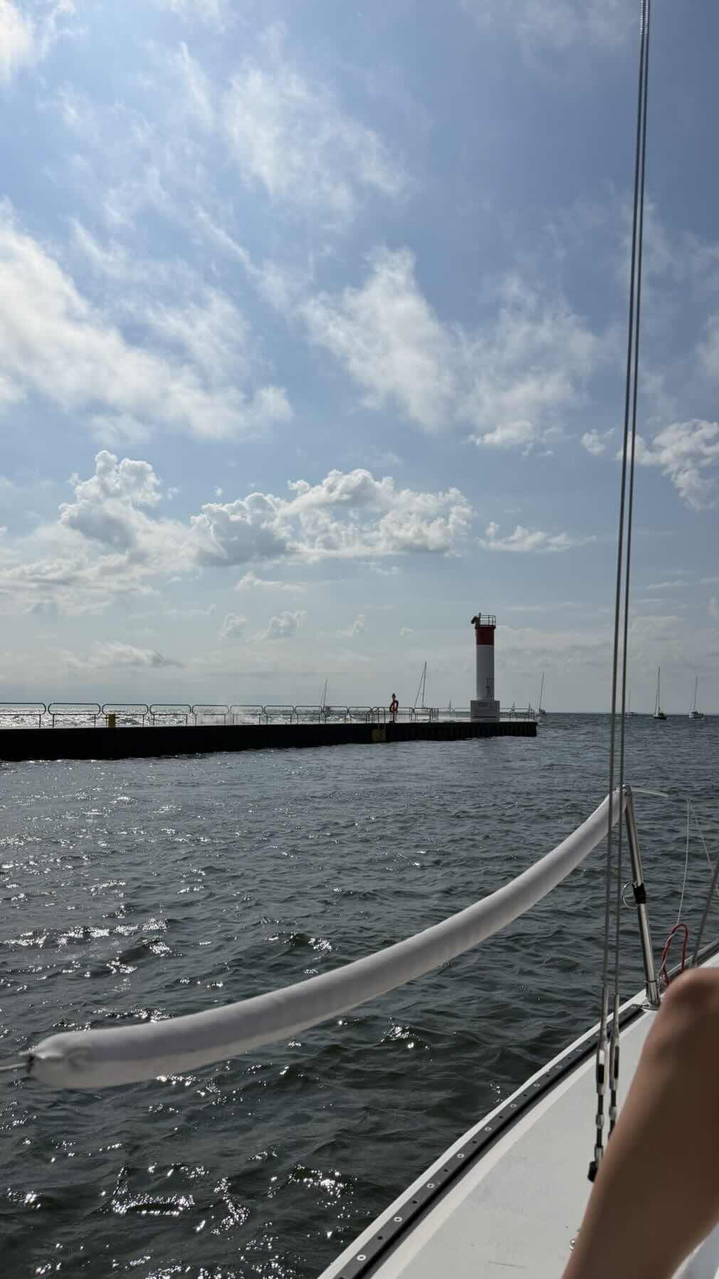 Oakville regatta with 20kt_33FDEA5E-9C11-403F-AA37-6D0068F3A059