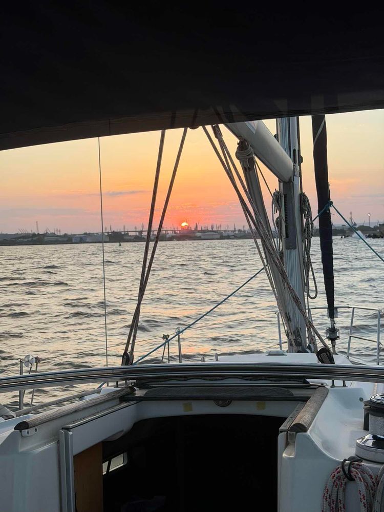 Voyage photo from Charter