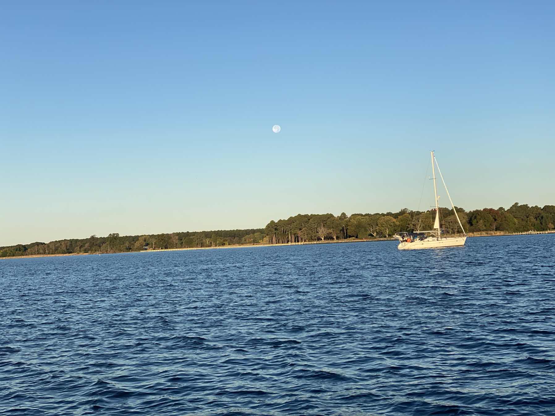 Lazy day sailing _FBFD0B1C-E3A6-4554-BB41-4B3C2F773D18