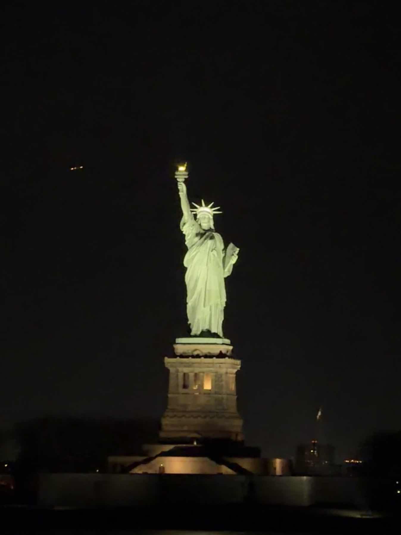 Statue of Liberty
_463150E6-54B1-4E0E-B6C7-77D6DCA556A8