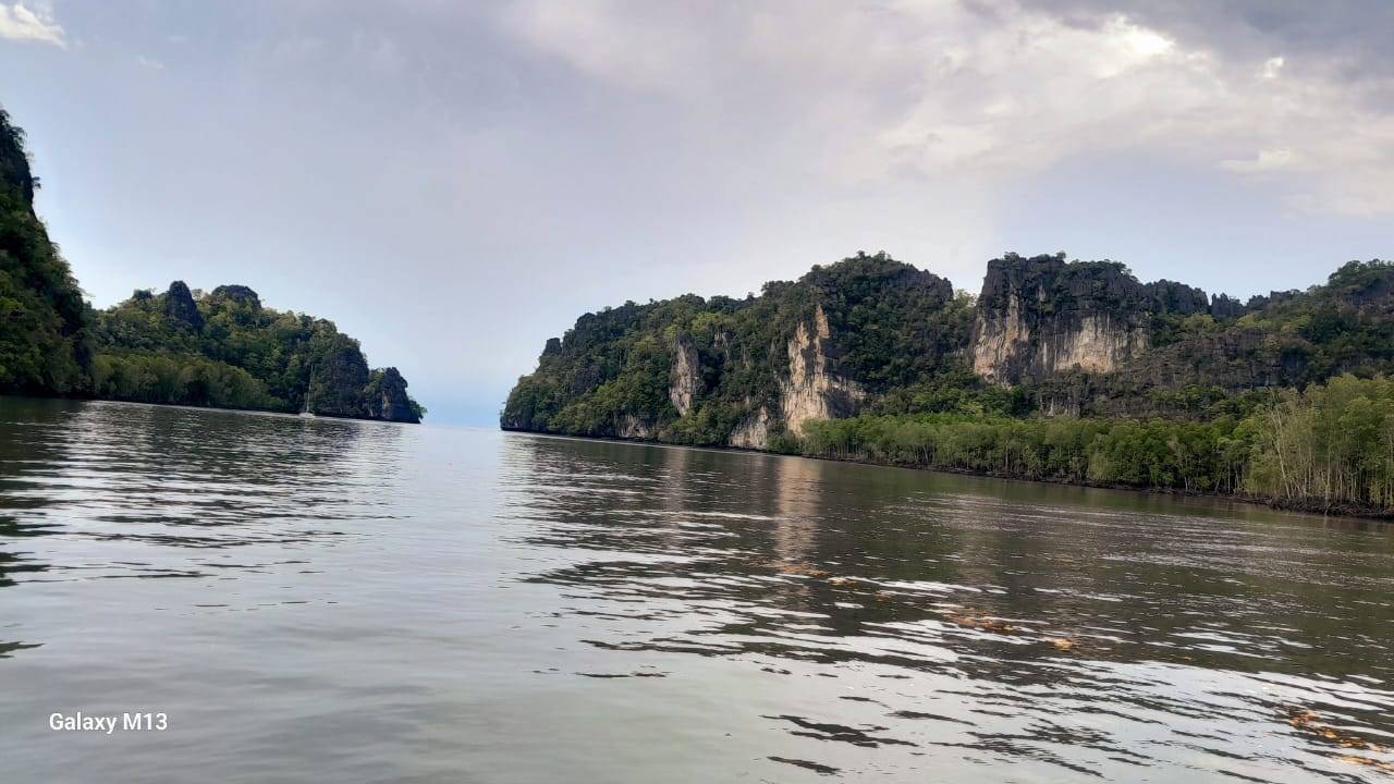 Teluk Datai - Hole in the Wall_53CDD228-97CA-4673-B7C1-58B06DDC8F7A