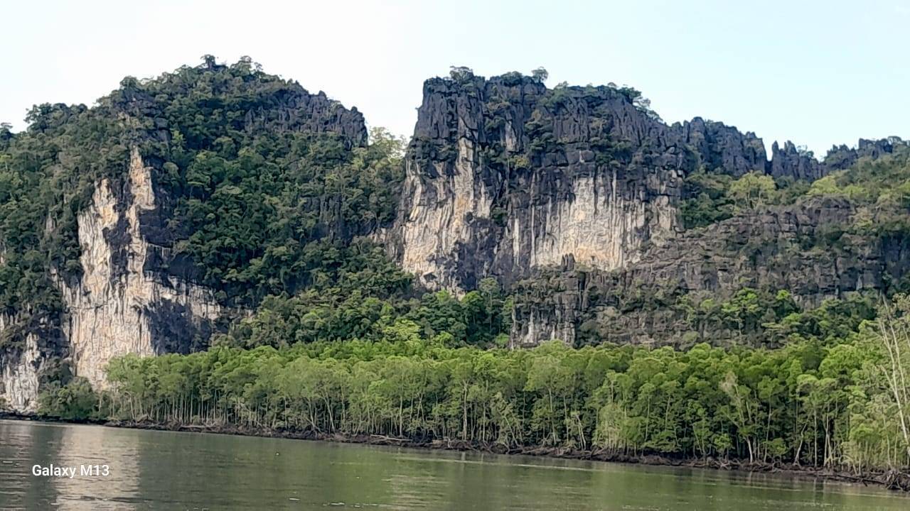 Teluk Datai - Hole in the Wall_BA128E42-5A08-47DD-9BD4-1F7F8D8B2A93