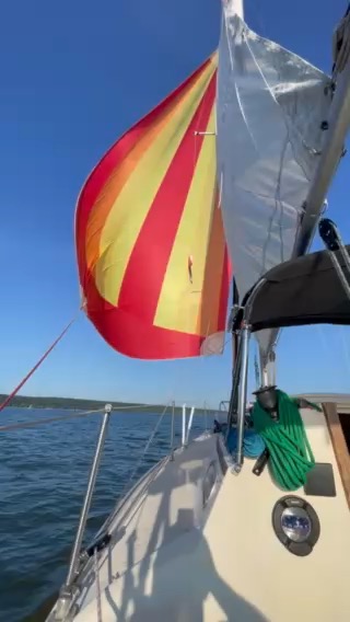 Spinnaker Flying_EECACA9E-75E9-4001-8851-5E437B2A0DD2