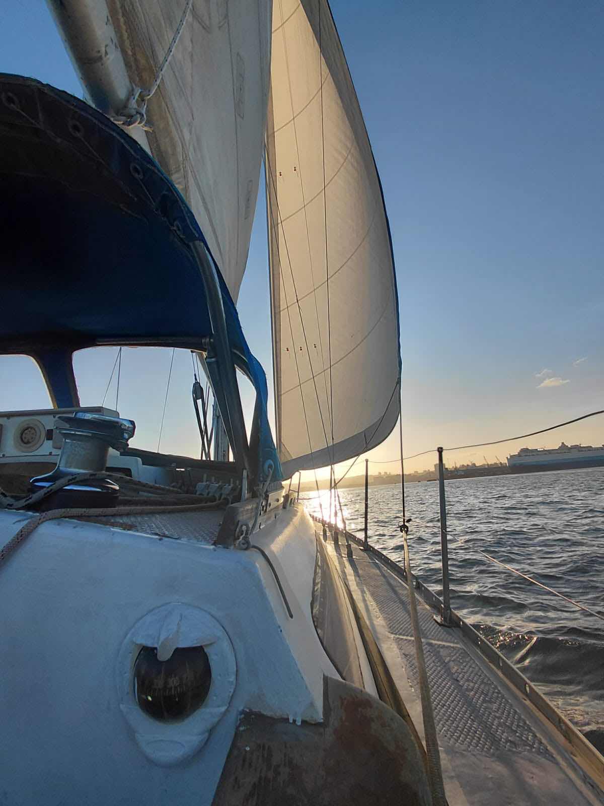 Granny Sunday sail_01C2016A-4629-4B80-B03B-9392FB677143