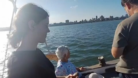 Granny Sunday sail_E4CACCD9-C7EA-4DA6-9B9B-1B6F195D3725