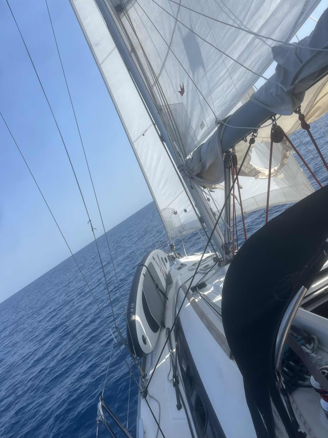 Lazy Sail_5F79F88A-3B74-46FD-9D45-054C1B073C6C