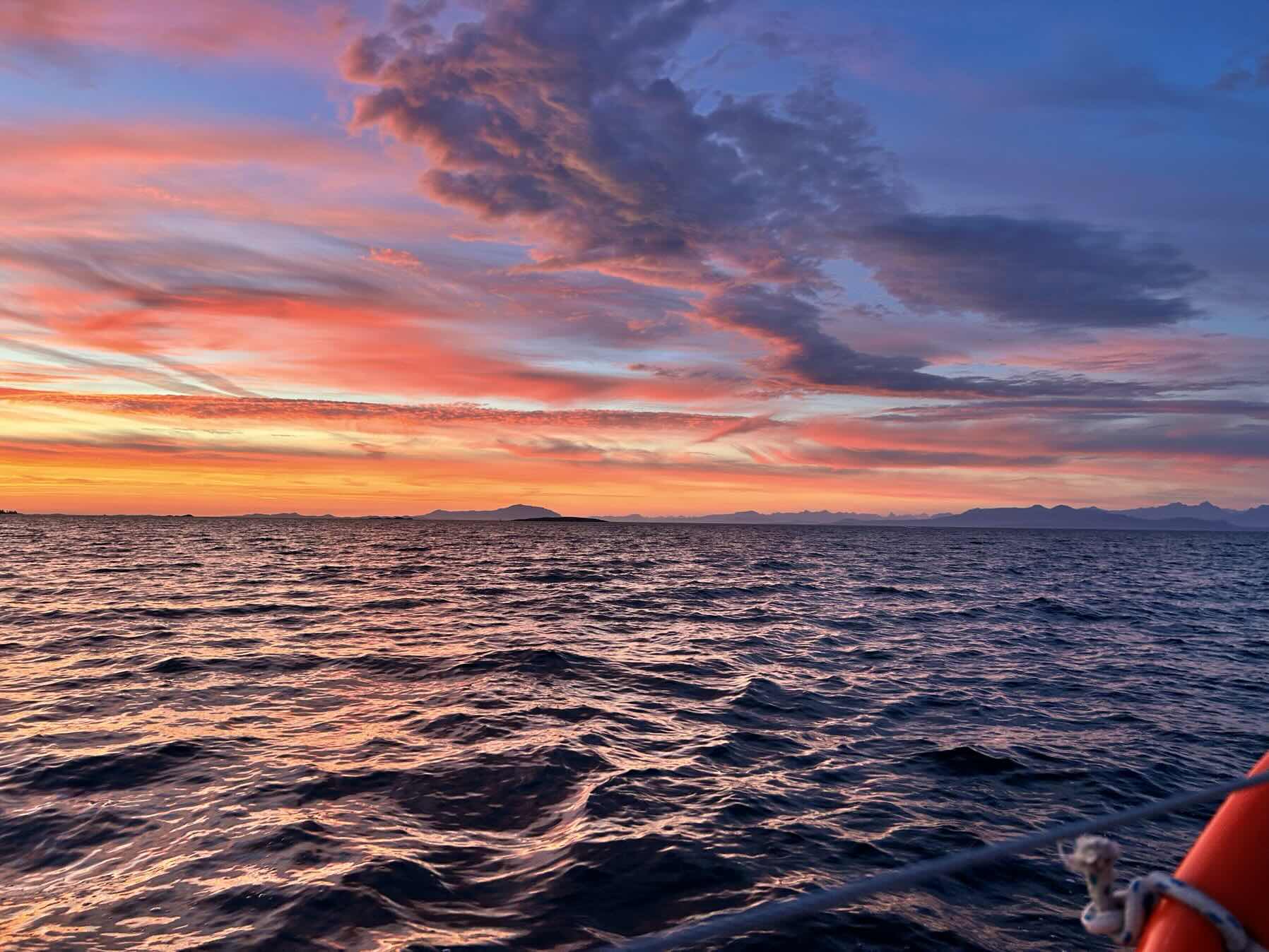 sunsets, spin, and whales...oh my😍_B8F3C95B-3CEF-4435-888C-BC3759BAE9A8