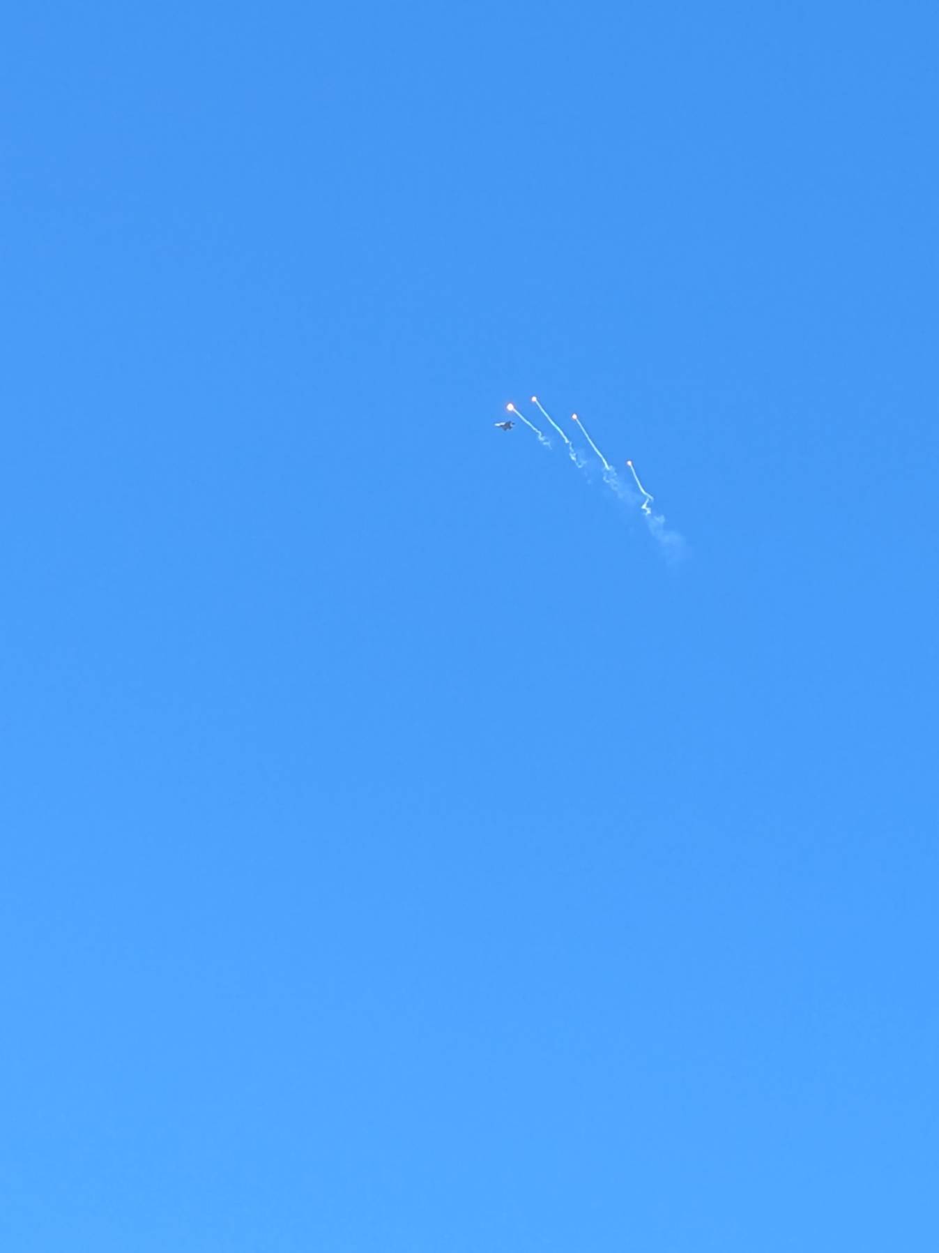 Light sail for airshow_90201E4D-269C-4A49-A97F-E6983202F46D