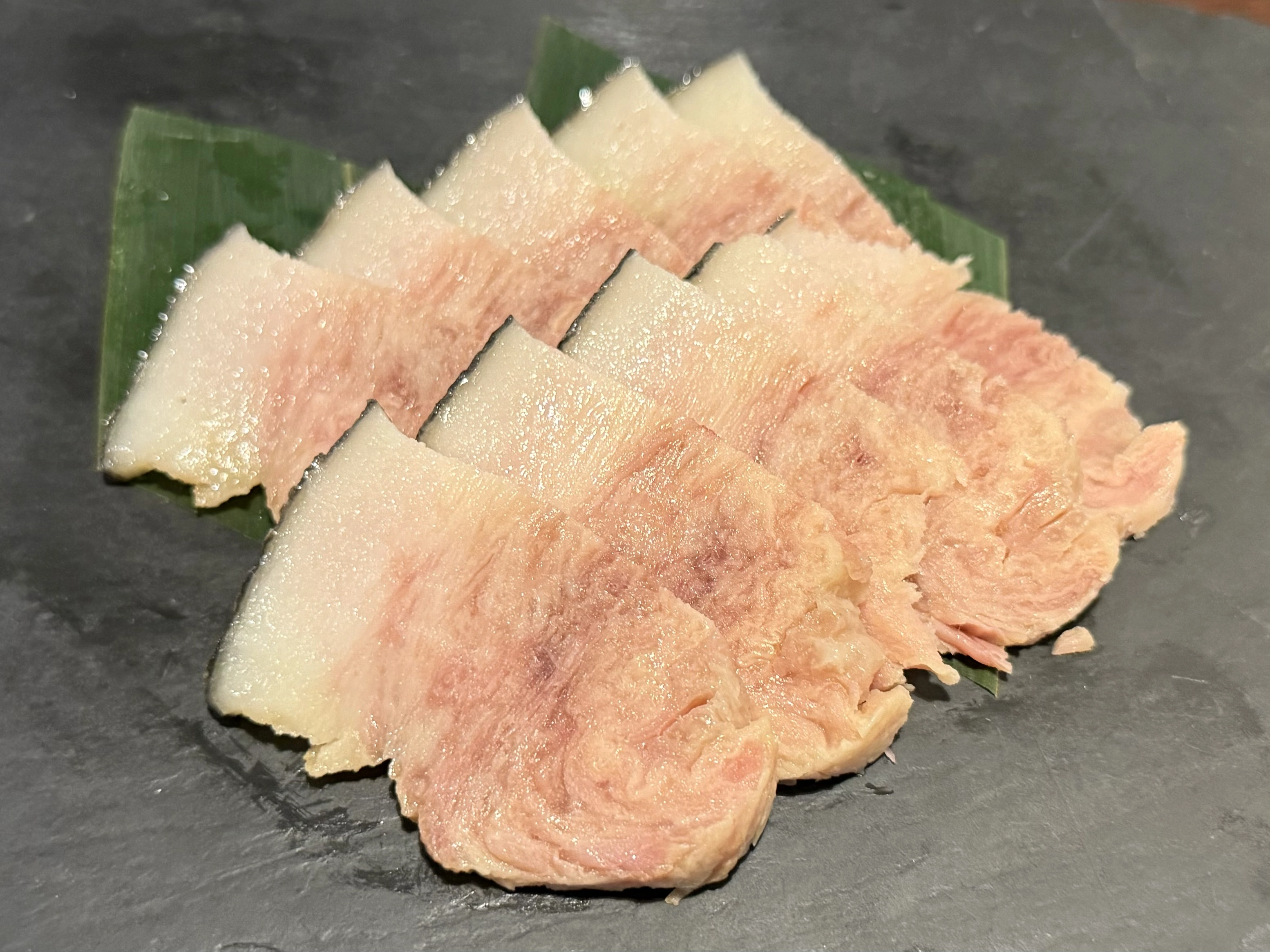 【国産ニタリ鯨 さえずり(舌)ボイル済み約100g×10pc(計1kg)】