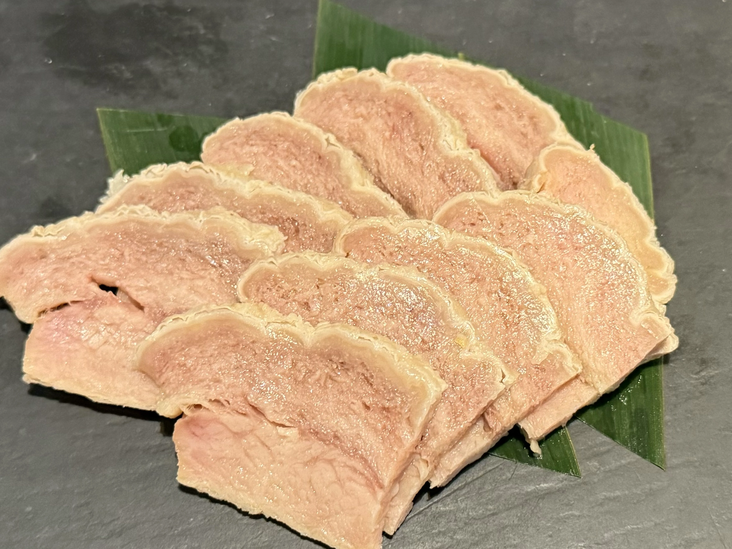 p 【国産ニタリ鯨 百畳(胃袋)ボイル済み約100g×10pc(計1kg)】