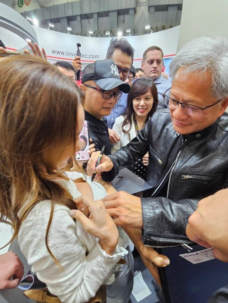 Jensen Huang signed a woman's chest