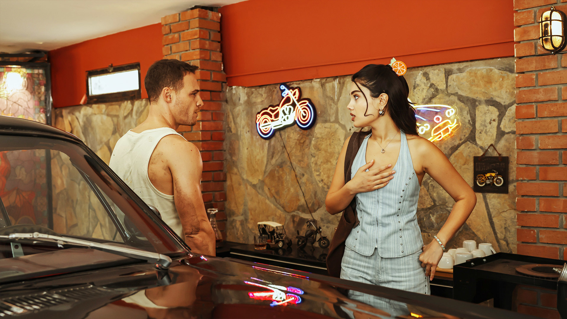 Kerem Bürsin ve Lizge Cömert Cannes’da! MIPCOM Fuarında Türkiye Rüzgarı Esti 🎬