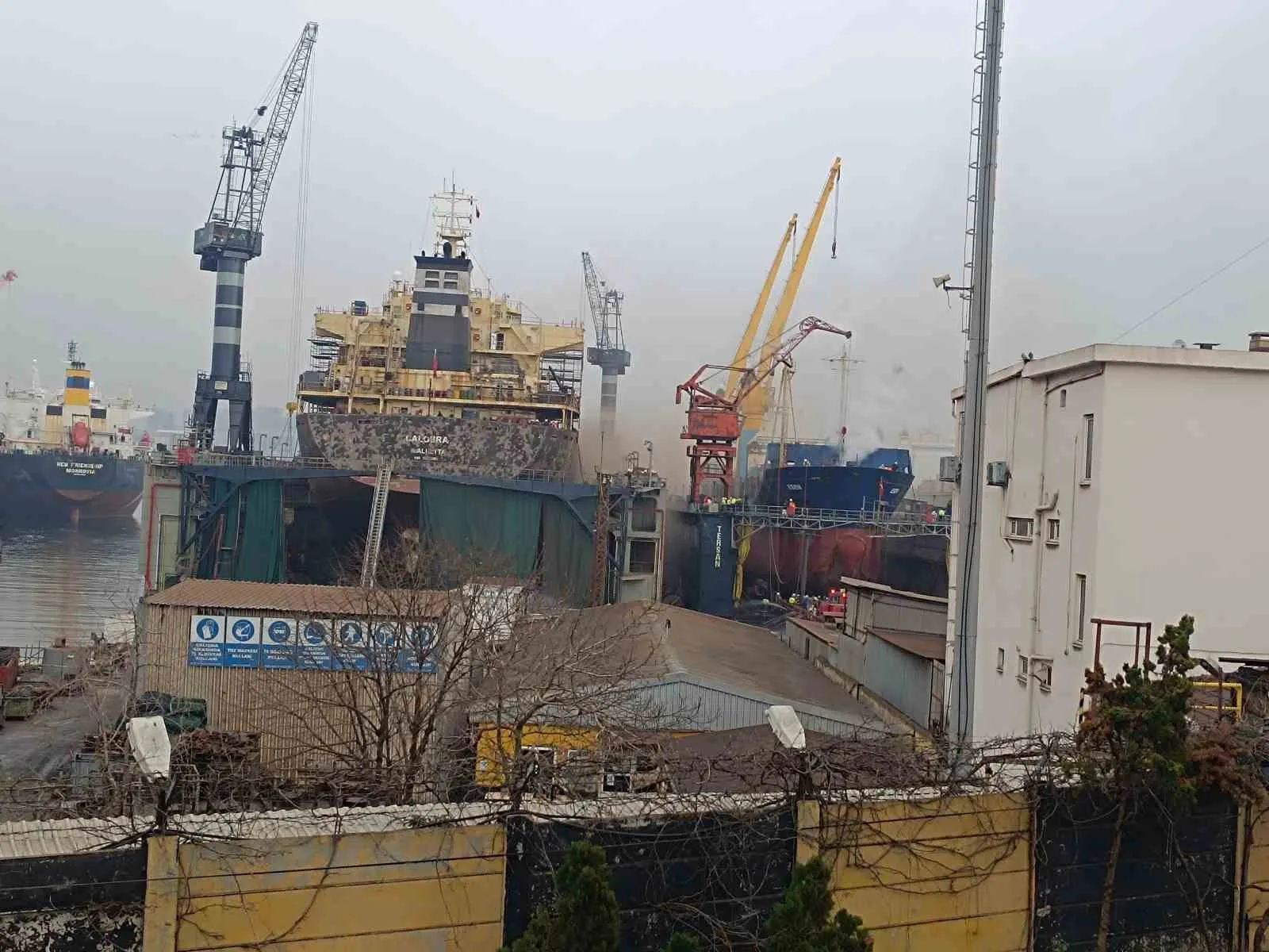 İstanbul Tuzla Tersanesinde Gemi Patladı: 1 Ölü, 3 Yaralı