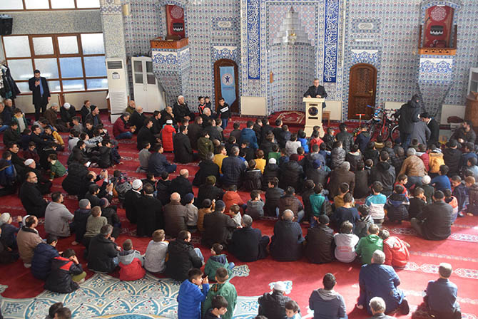 İstanbul İl Milli Eğitim Müdürlüğü’nden Dikkat Çeken Talimat: Liselilere Cuma Namazı Kolaylığı