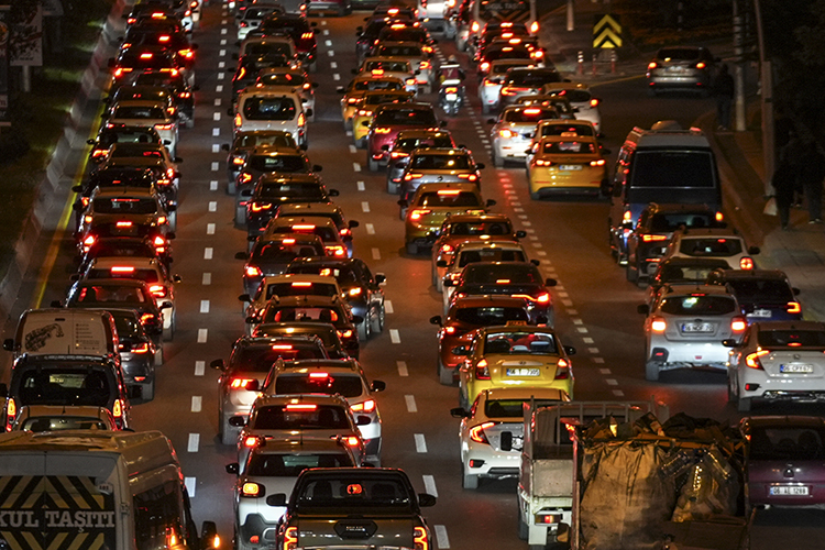 Akşam Saatlerinde Ankara’da Trafik Felç Oluyor: Sürücüler Çaresiz