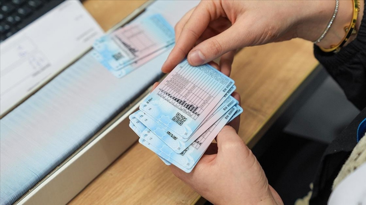 Sürücülere Kritik Uyarı: Eski Tip Ehliyetinizi 31 Ekim’e Kadar 15 TL’ye Yenileyin