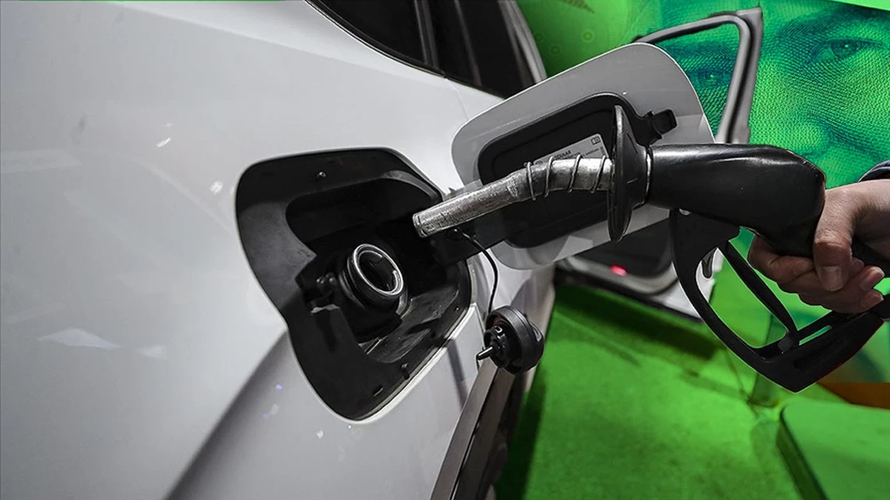 Benzin Sabit! Motorine Korkutan 3 TL+ Zam Geliyor – “Erken Pompa!” Alarmı