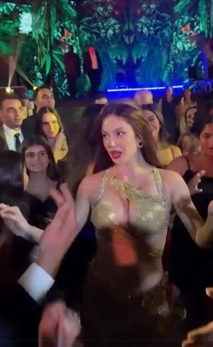 Düğünde viral oldu! Gelinden damada dansöz sürpriziyle izleyenleri ikiye böldü