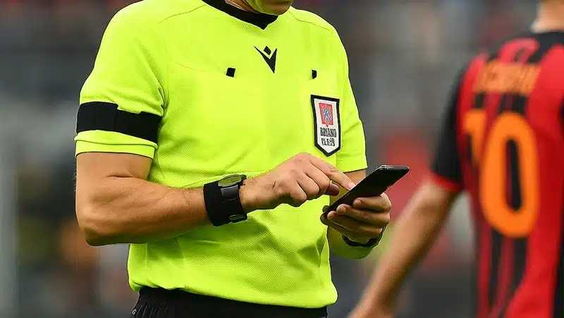 Futbolu Sarsan Skandal: Hakemler Bahis Oynamış!