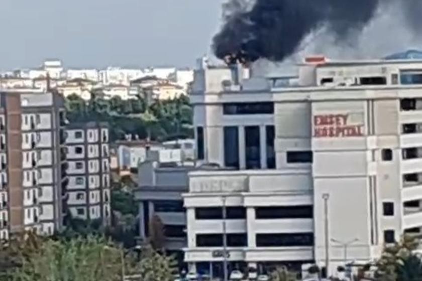 Pendik’te Şok! Özel Hastanenin Çatısında Alevler Yükseldi
