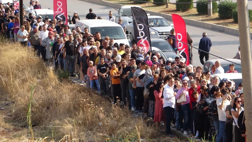 Mersin’de İndirim Kuyruğu Trafiği Felç Etti!