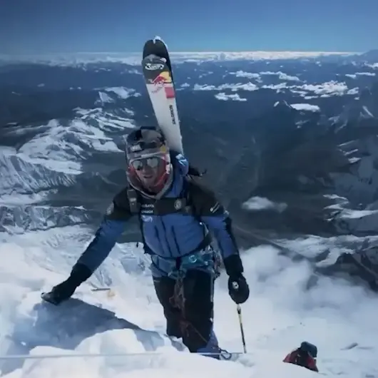 Everest’ten Oksijensiz Kayarak İndi!